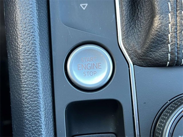 Certified 2022 Volkswagen Atlas Cross Sport SE image 32