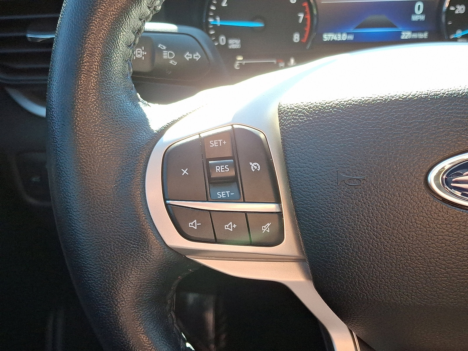 Used 2022 Ford Explorer XLT image 22