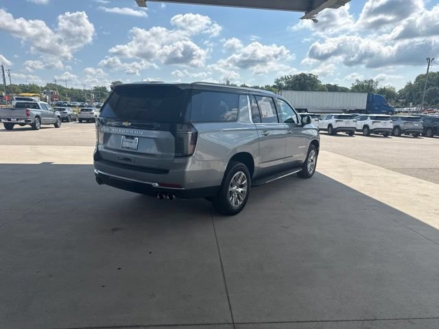 Used 2025 Chevrolet Suburban Premier AWD/4WD image 4