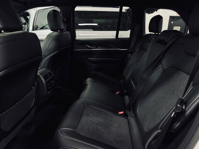 New 2026 Jeep Grand Cherokee Altitude image 17