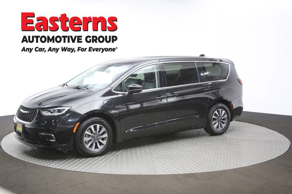 Used 2023 Chrysler Pacifica Touring-L image 54