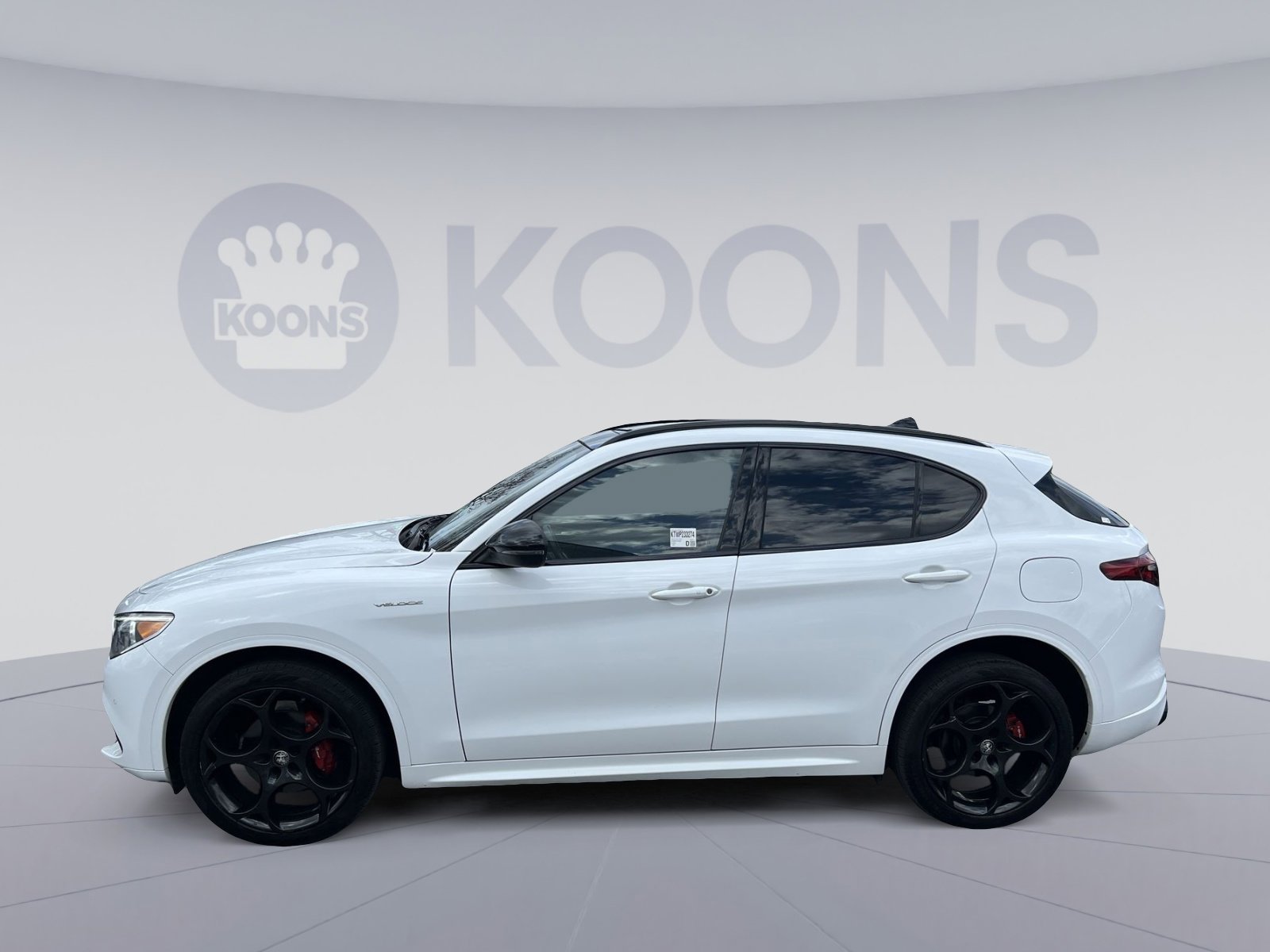 Used 2023 Alfa Romeo Stelvio Veloce image 2