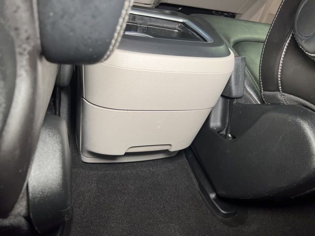 Used 2024 Chrysler Pacifica Select image 52
