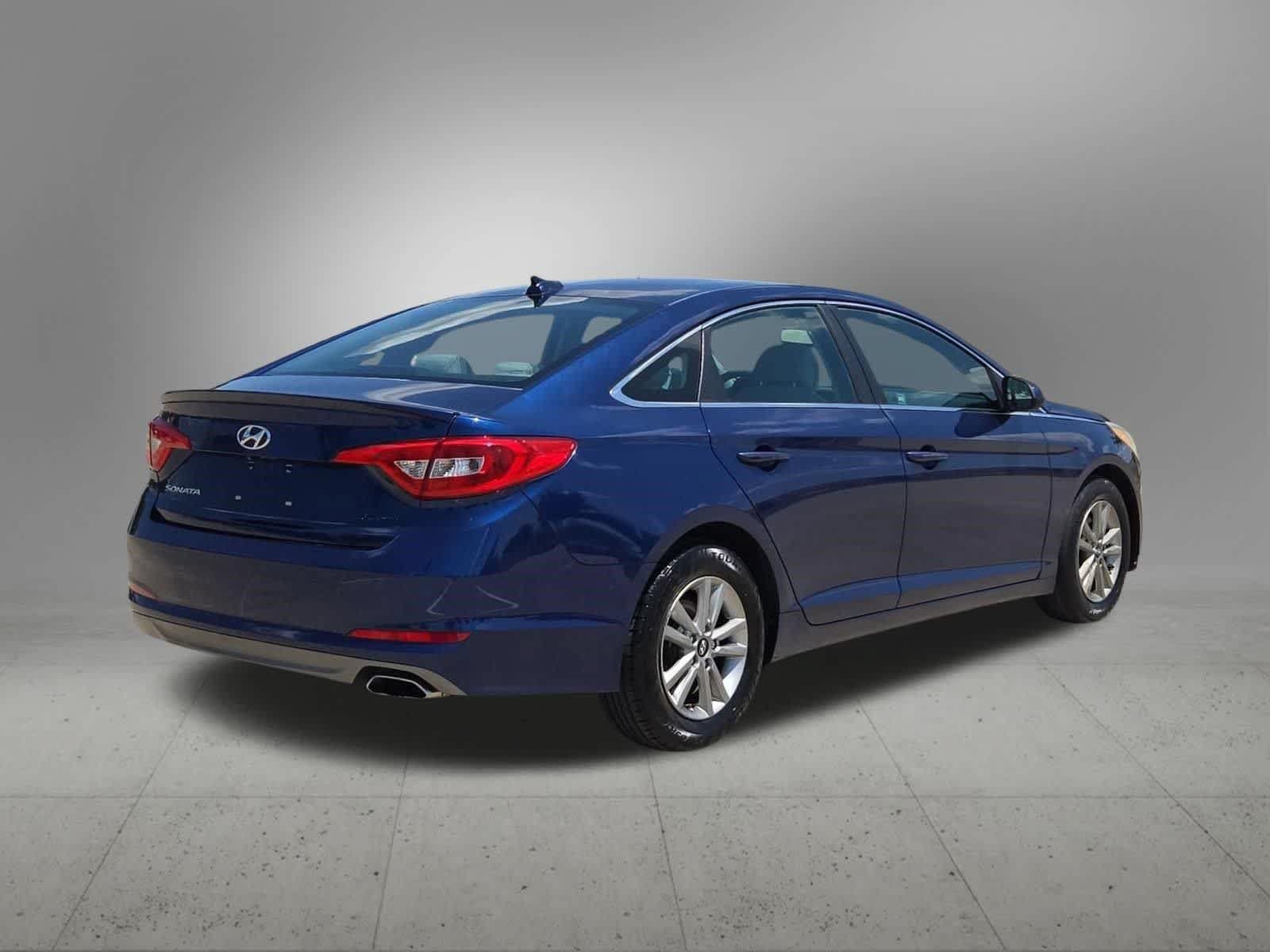 Used 2015 Hyundai Sonata SE w/ Option Group 09 FWD image 6