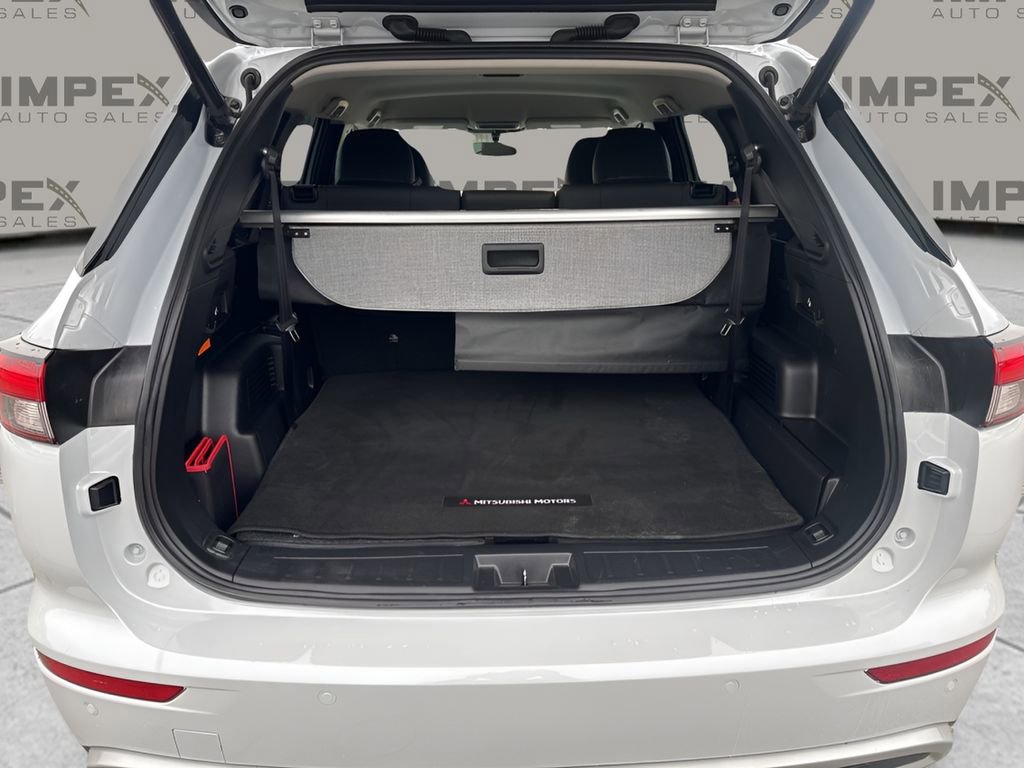 Used 2023 Mitsubishi Outlander SE image 29