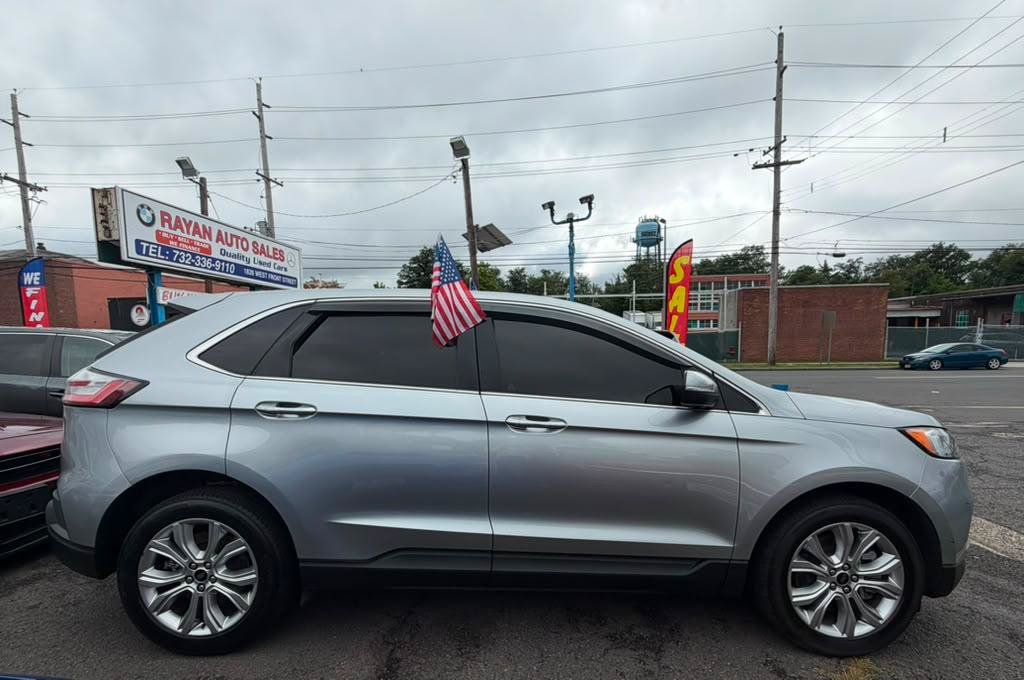 Used 2023 Ford Edge Titanium AWD/4WD image 3