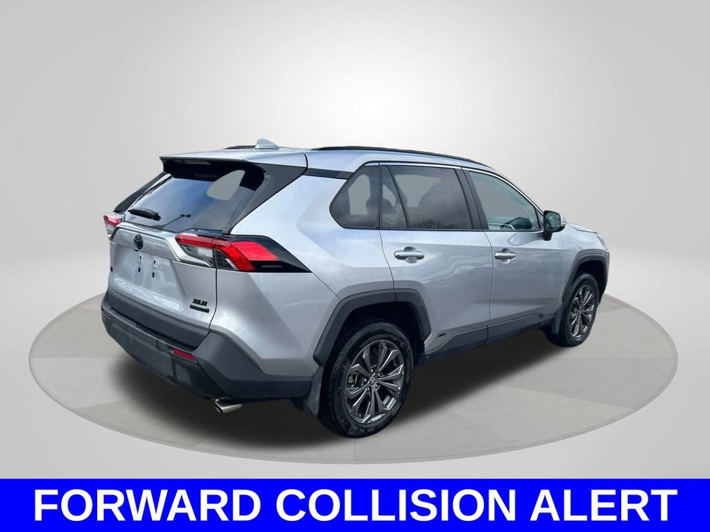 Used 2023 Toyota RAV4 XLE Premium image 5