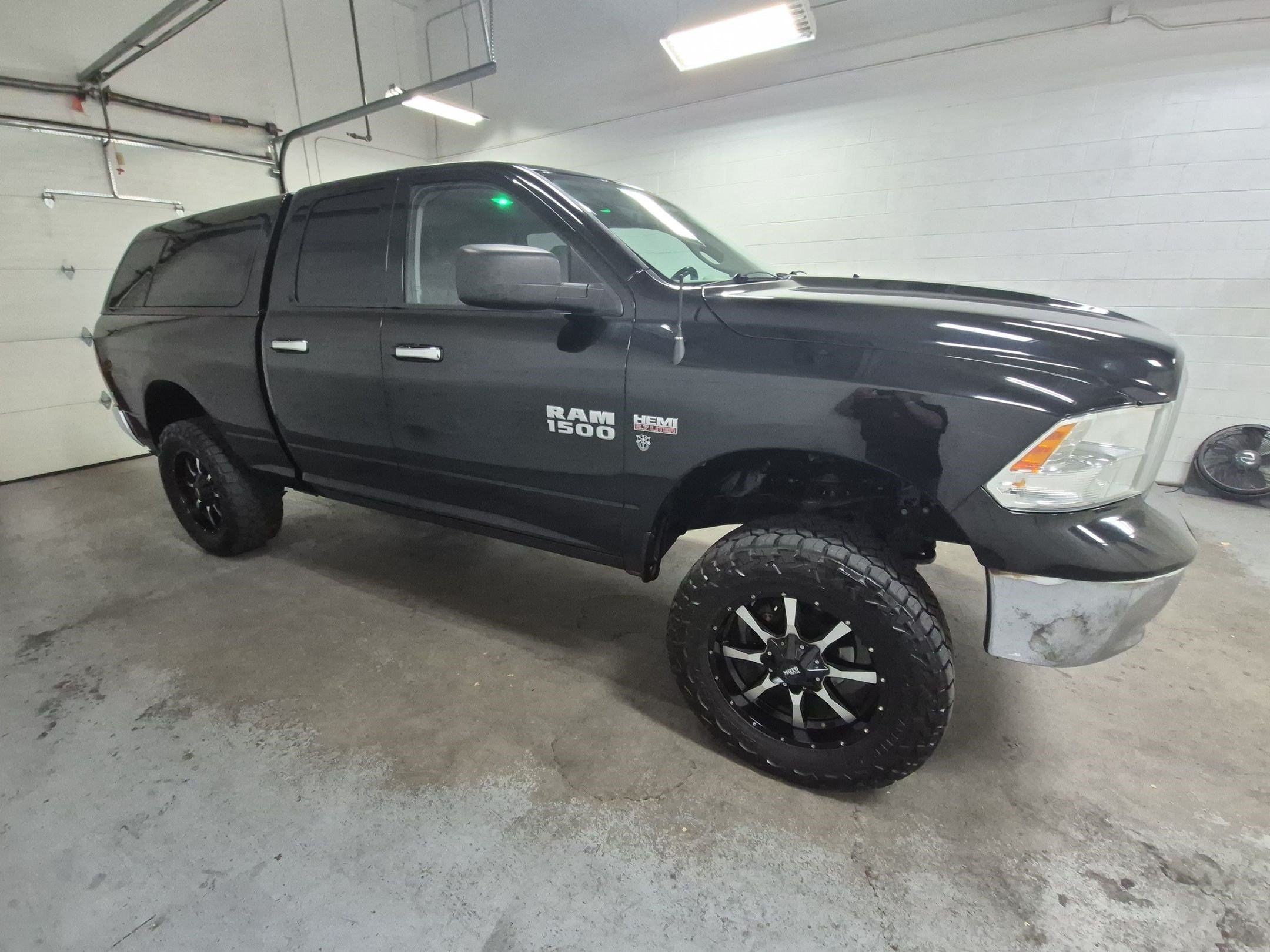 Used 2014 RAM 1500 Classic SLT AWD/4WD image 3