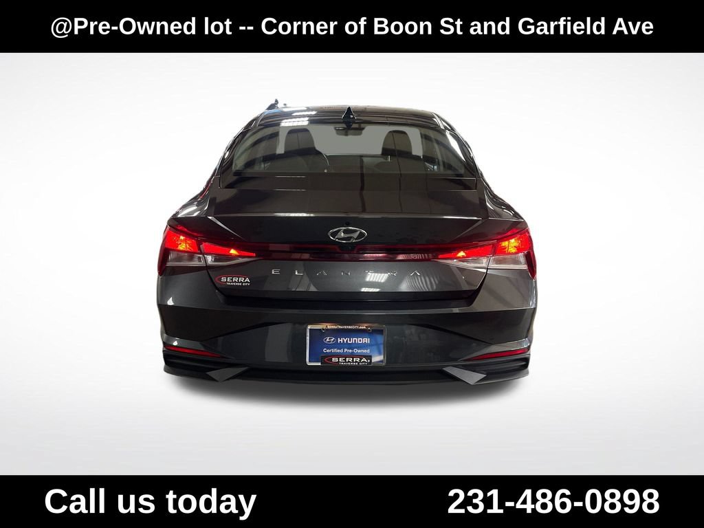 Used 2022 Hyundai Elantra SEL w/ Convenience Package FWD image 4