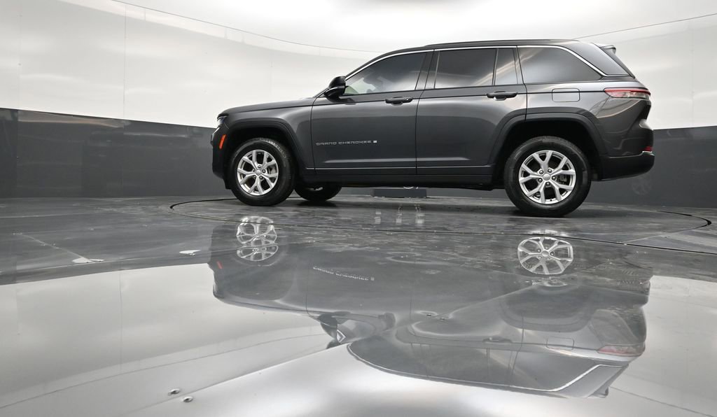 Used 2023 Jeep Grand Cherokee Limited image 21