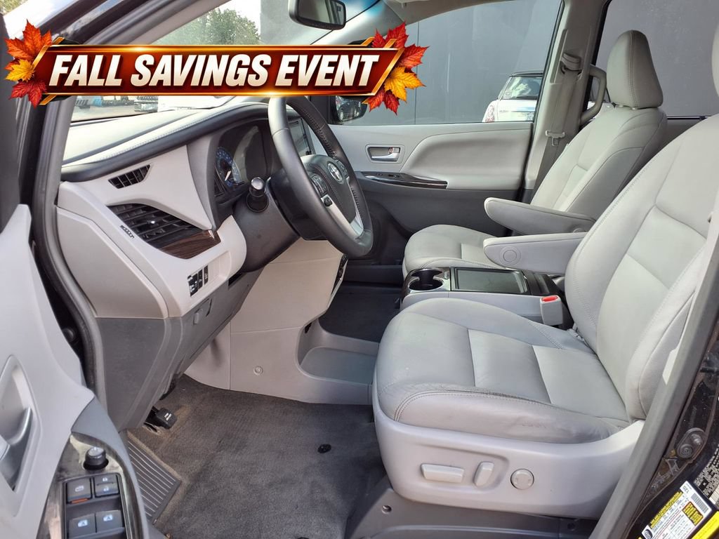 Used 2017 Toyota Sienna XLE Premium FWD image 11