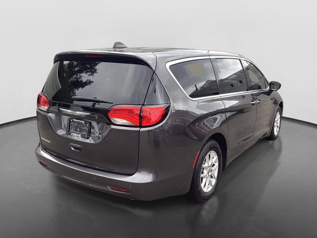 Used 2022 Chrysler Voyager LX FWD image 5