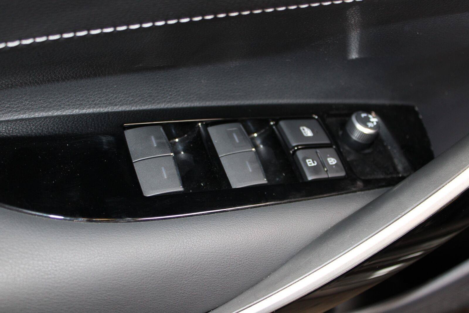 Used 2021 Toyota Corolla XSE FWD image 47