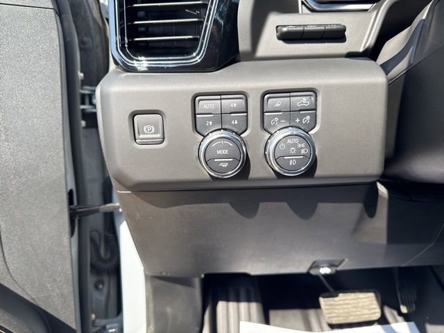 Used 2025 GMC Sierra 1500 AT4 w/ AT4 Premium Package AWD/4WD image 16