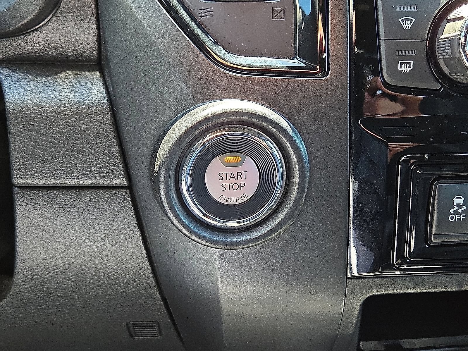Used 2024 Nissan Titan SV w/ SV Bronze Edition Package RWD image 30