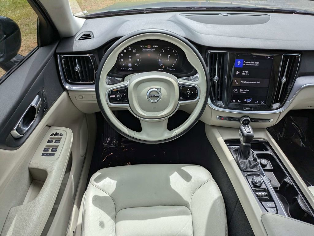 Used 2020 Volvo V60 T5 Momentum FWD image 17