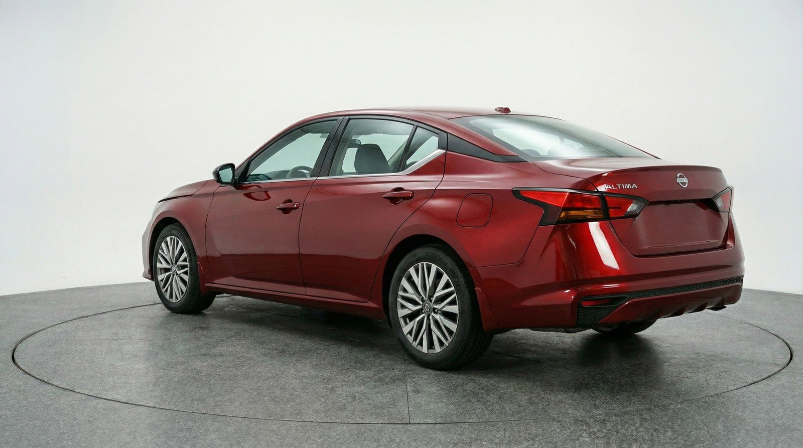 Used 2025 Nissan Altima 2.5 SV FWD image 6