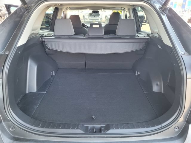 Used 2020 Toyota RAV4 XLE w/ Convenience Package FWD image 19
