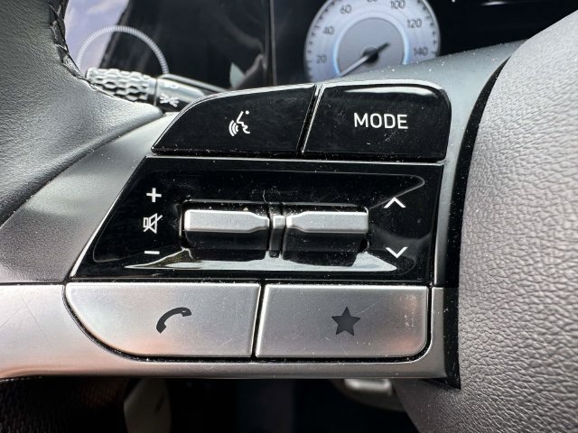 Used 2025 Hyundai Elantra Limited FWD image 36