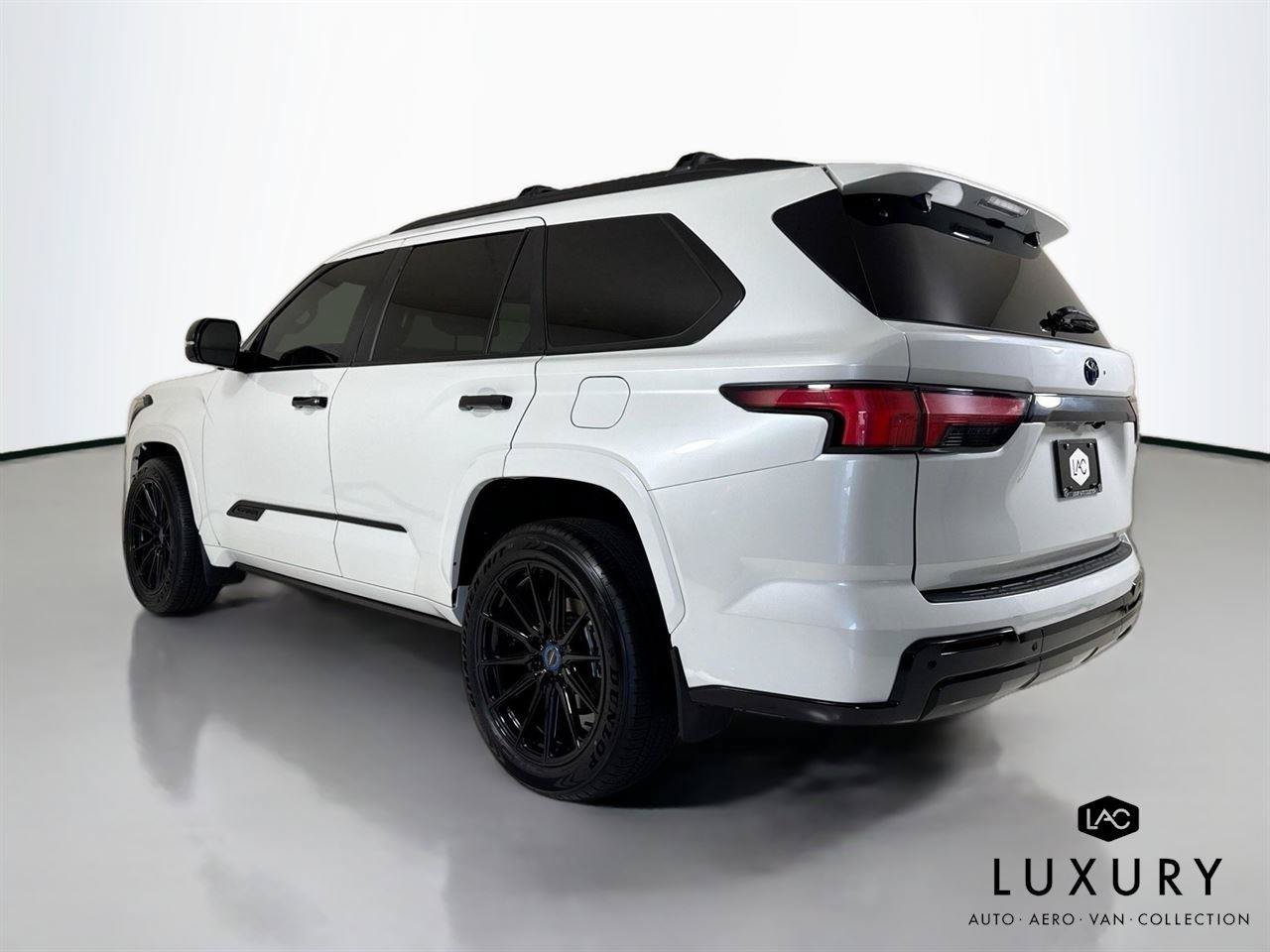 Used 2024 Toyota Sequoia Capstone AWD/4WD image 8