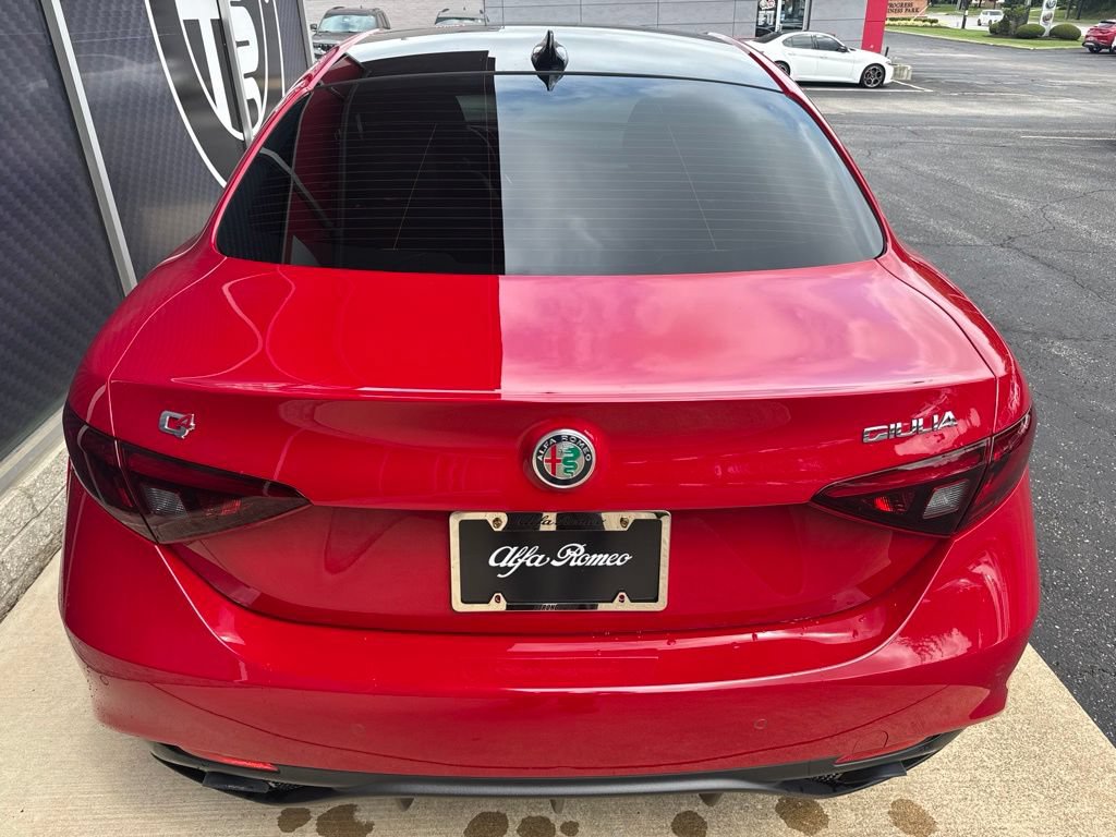 Used 2022 Alfa Romeo Giulia Veloce AWD/4WD image 11