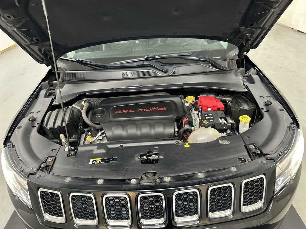 Used 2019 Jeep Compass Latitude w/ Popular Equipment Group AWD/4WD image 23