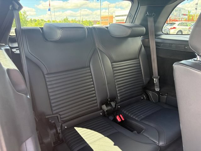 Used 2021 Land Rover Discovery S R-Dynamic AWD/4WD image 16