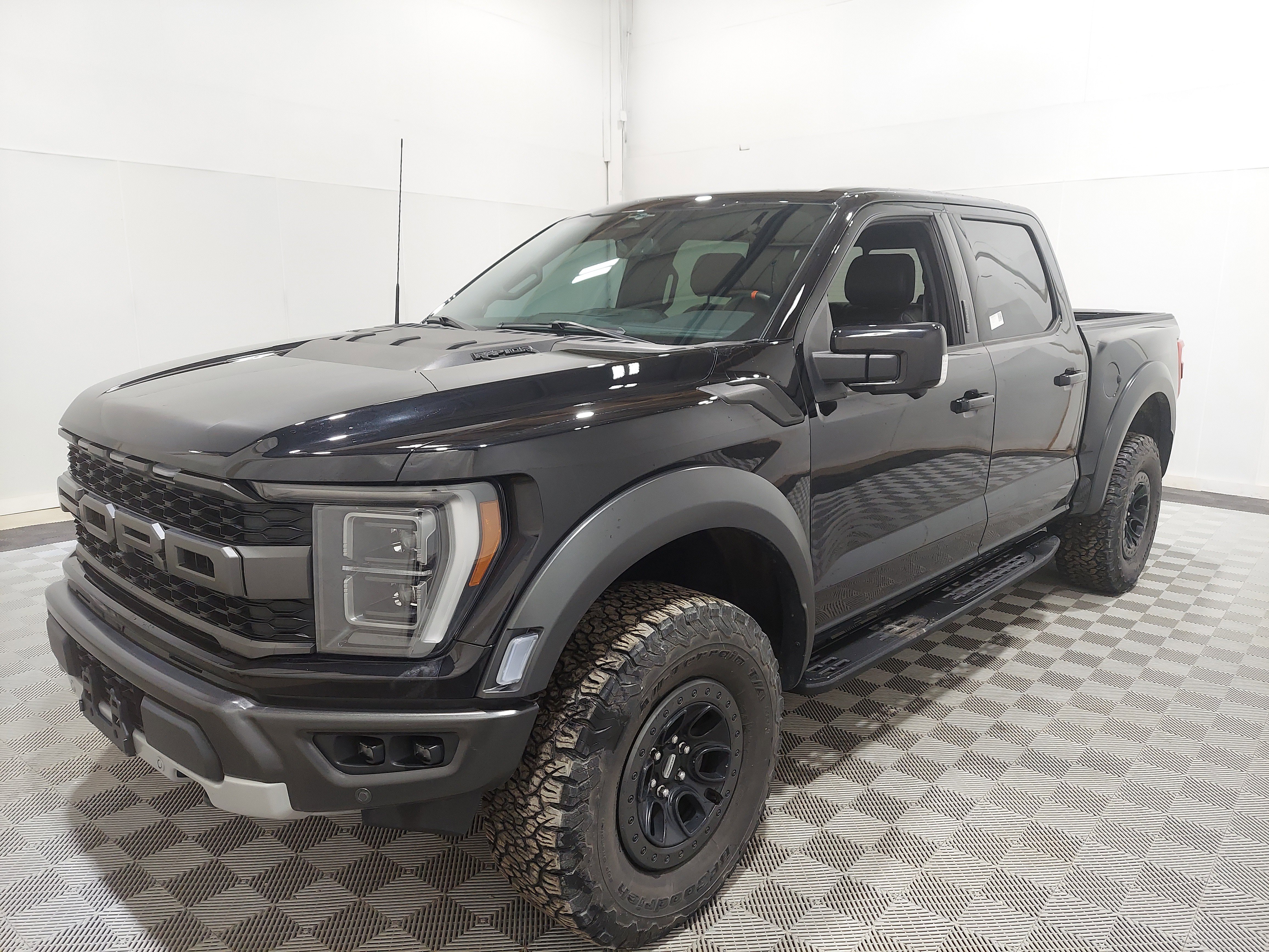 Used 2023 Ford F150 Raptor w/ Raptor Carbon Fibre Package AWD/4WD image 1