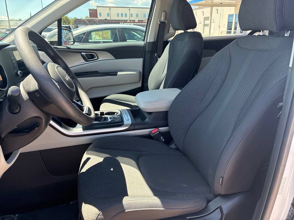 Used 2022 Kia Carnival LX FWD image 10