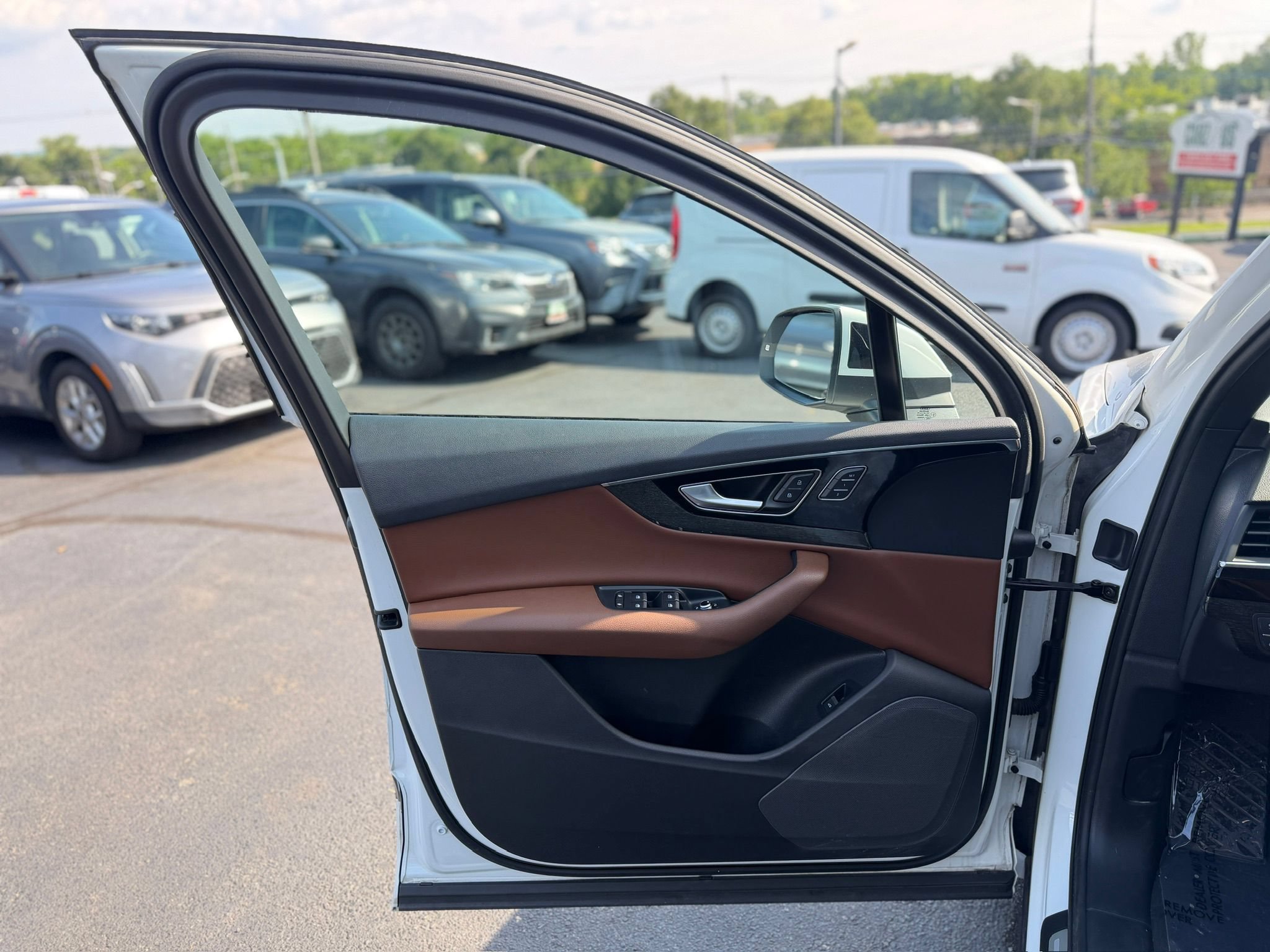 Used 2019 Audi Q7 3.0T Premium w/ Convenience Package AWD/4WD image 16