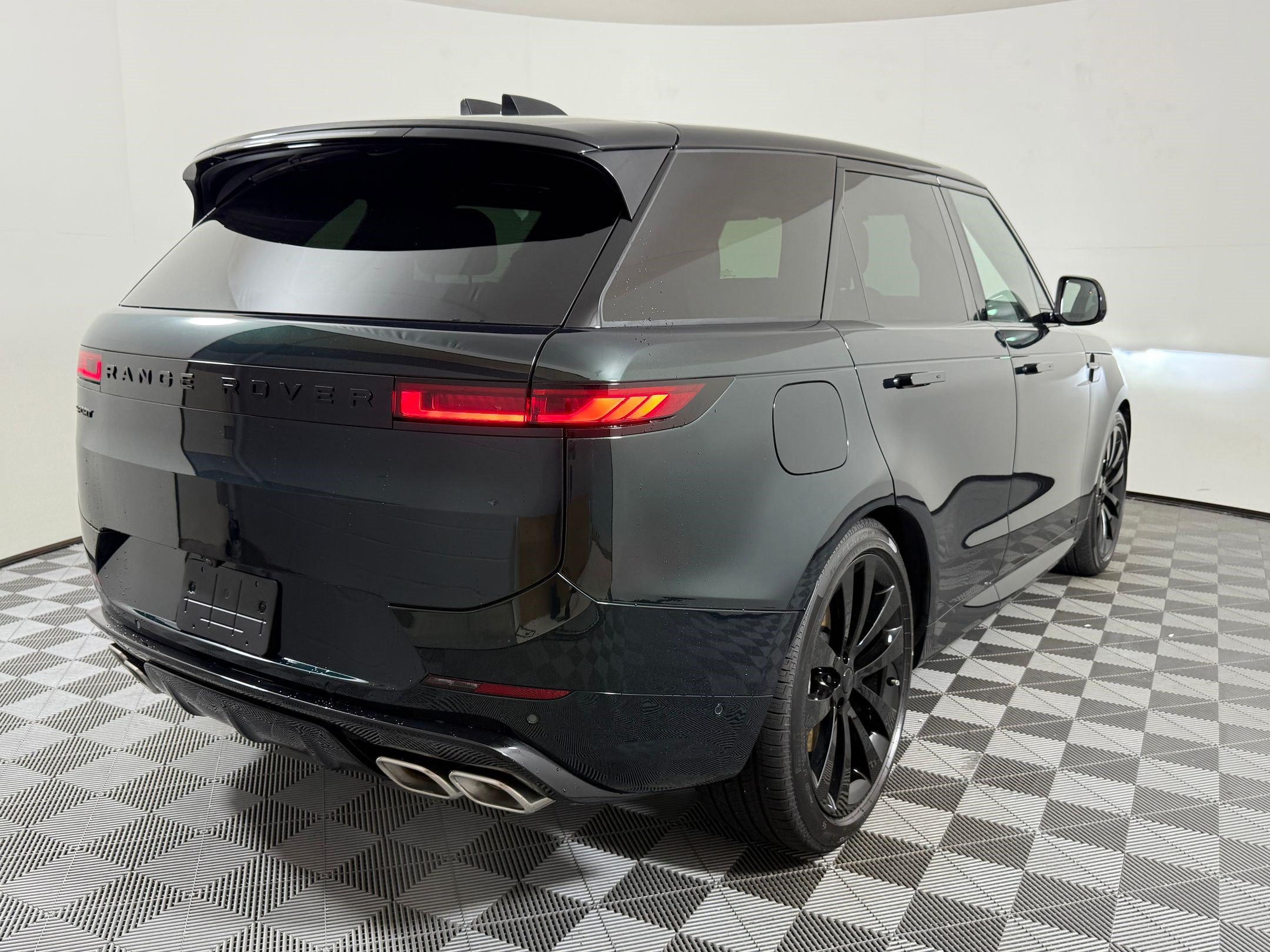 New 2026 Land Rover Range Rover Sport Dynamic SE AWD/4WD image 9