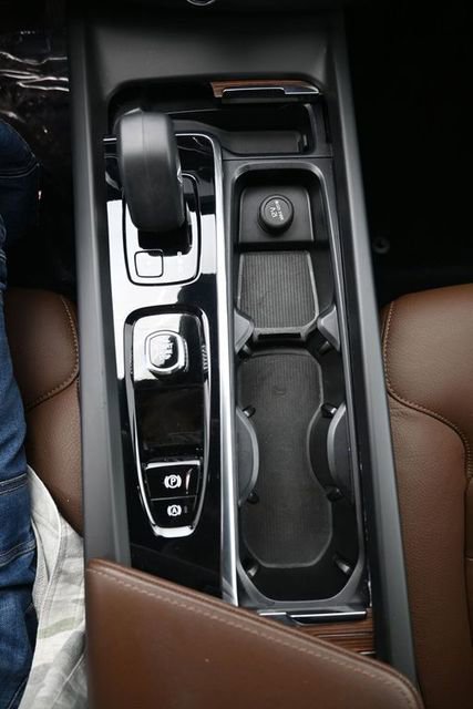 Used 2023 Volvo XC60 B5 Plus w/ Protection Package Premier image 12