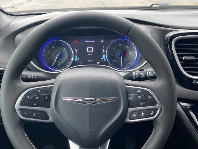 Used 2025 Chrysler Pacifica Select FWD image 9