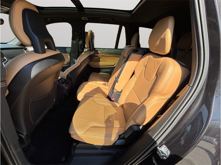 Used 2016 Volvo XC90 T6 Inscription w/ Vision Package image 40