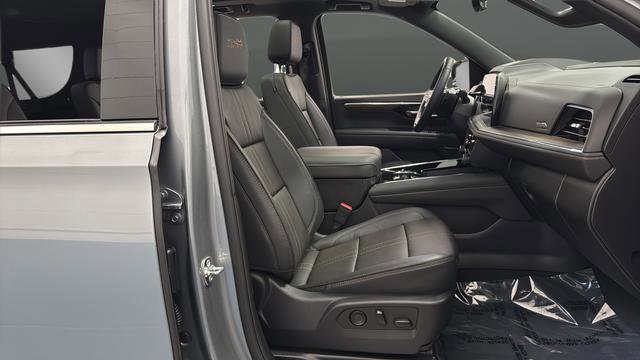 Used 2026 Chevrolet Suburban High Country AWD/4WD image 23