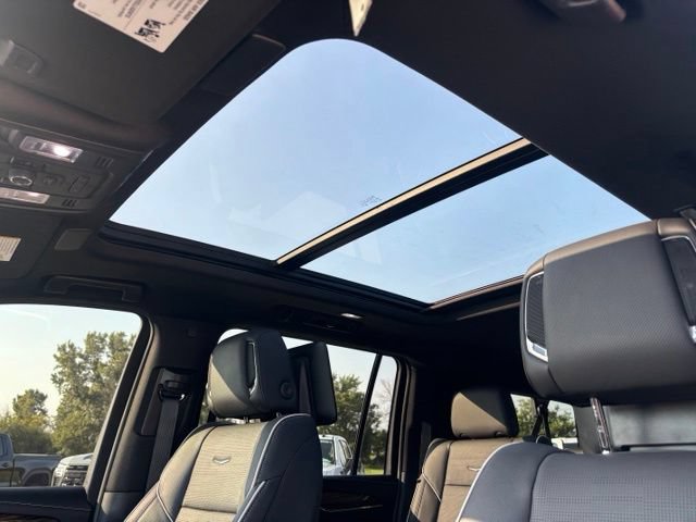Certified 2024 Cadillac Escalade ESV Premium Luxury w/ Performance Package AWD/4WD image 16