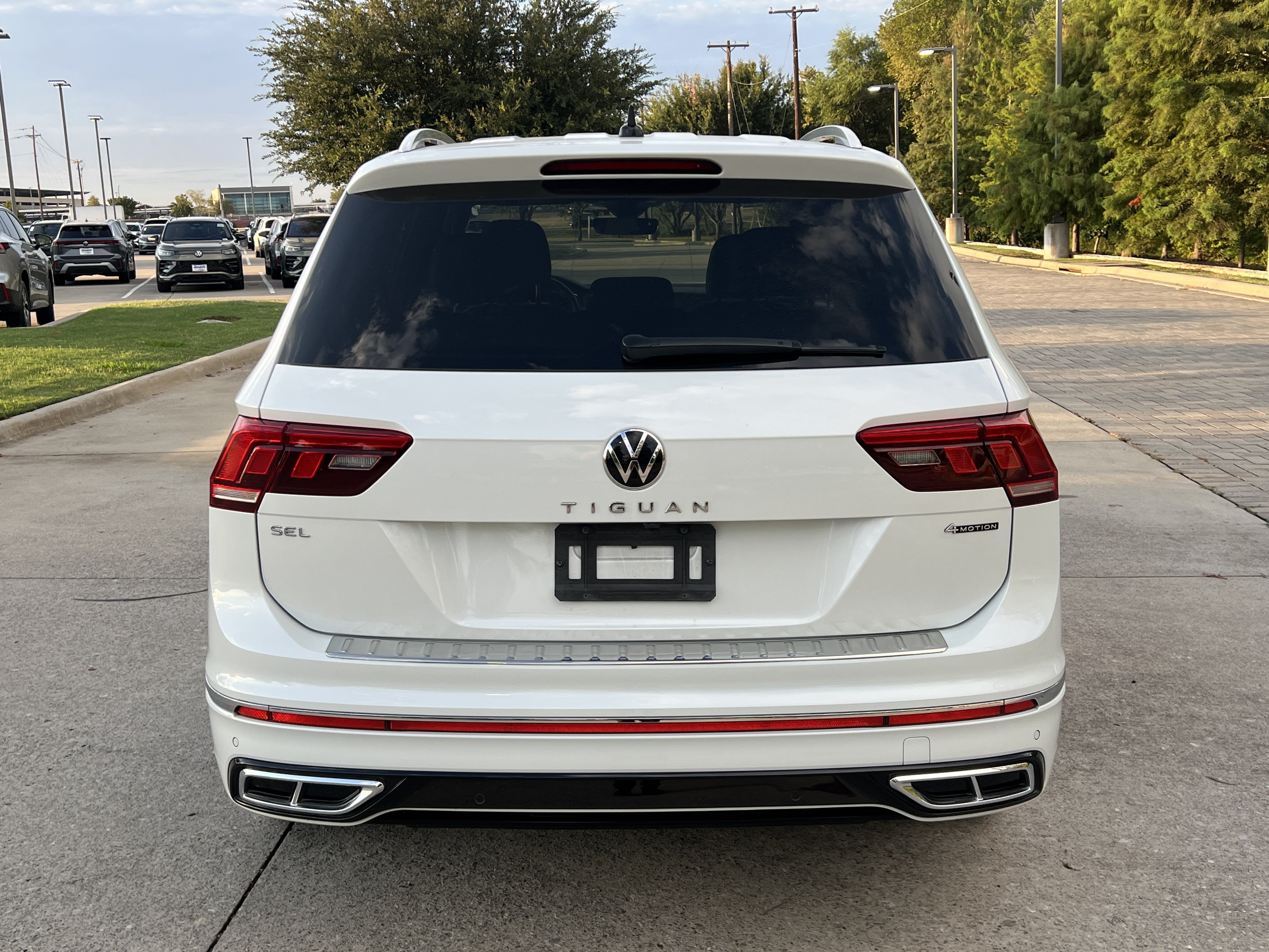 Certified 2022 Volkswagen Tiguan SEL R-Line AWD/4WD image 8