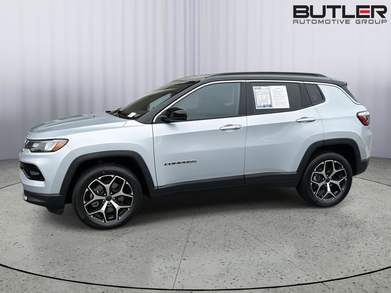 Used 2025 Jeep Compass Limited AWD/4WD image 3