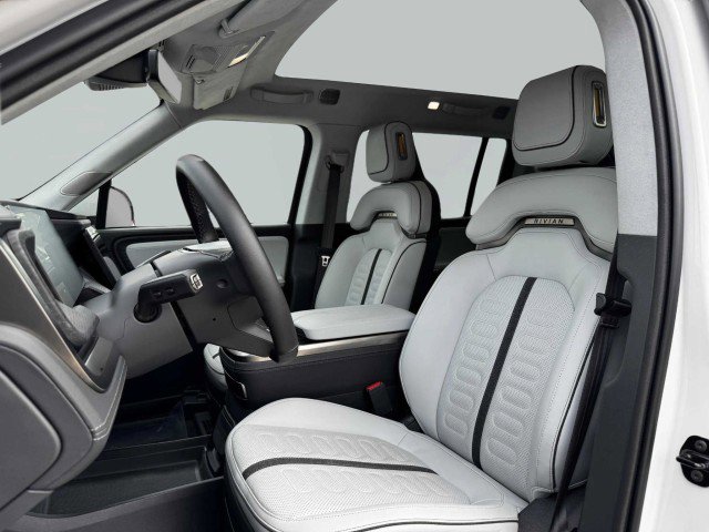Used 2024 Rivian R1S Adventure image 23