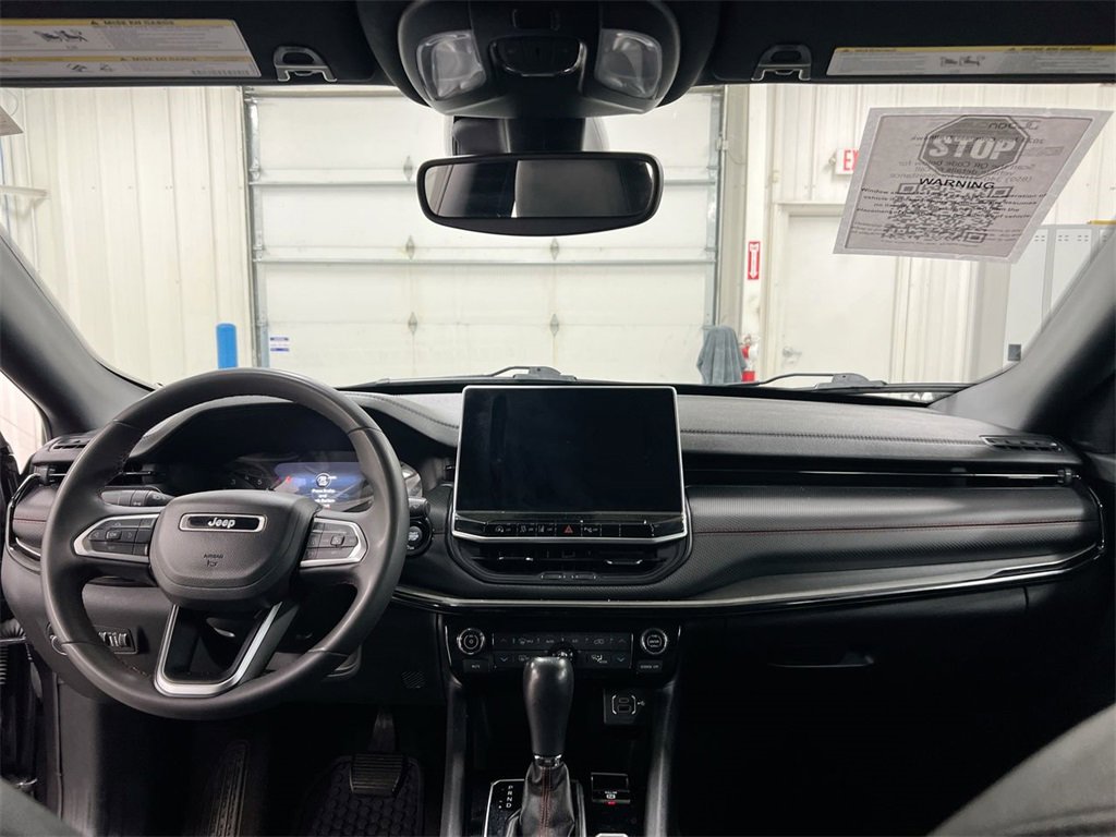 Used 2023 Jeep Compass Trailhawk image 10