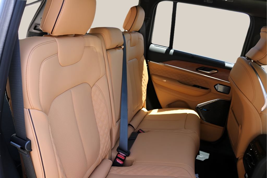 New 2026 Jeep Grand Cherokee Summit AWD/4WD image 18