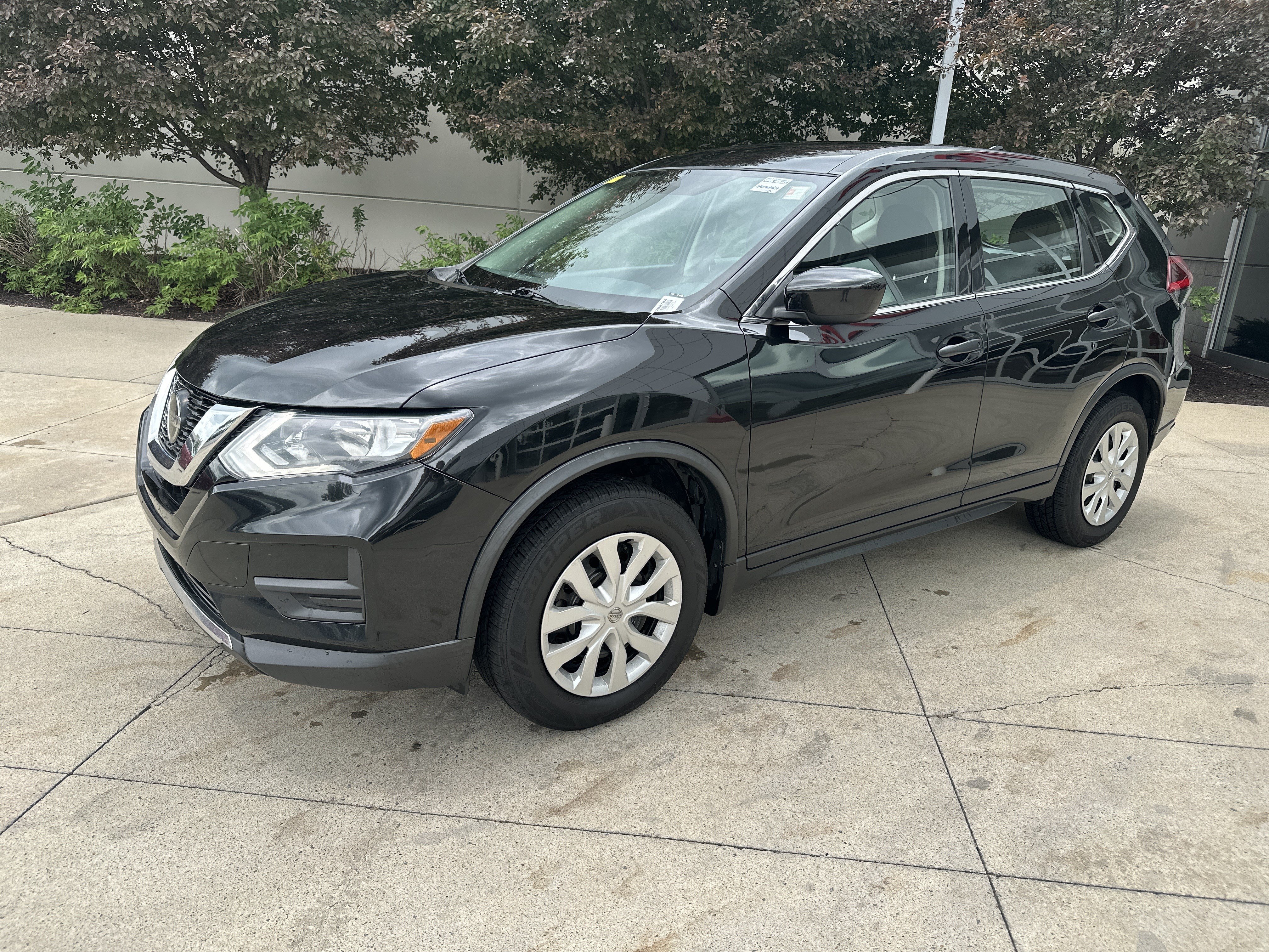 Used 2018 Nissan Rogue S AWD/4WD image 3