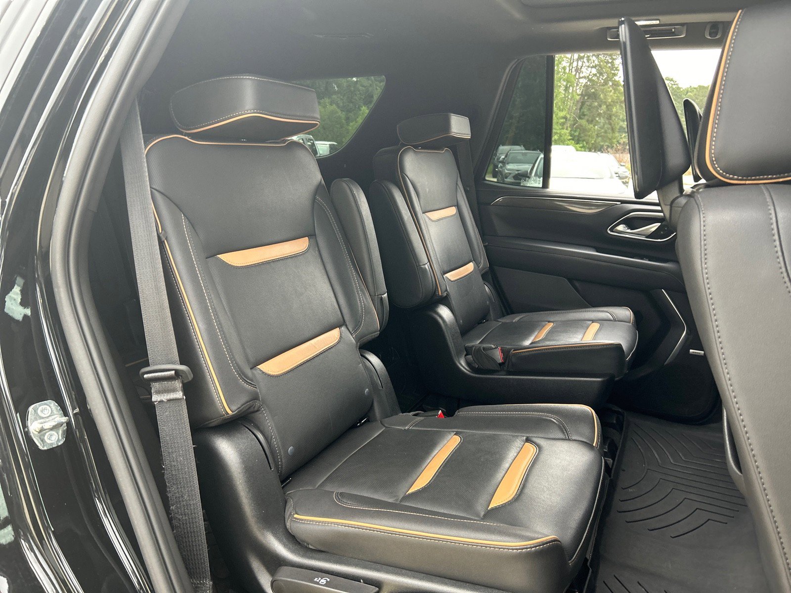 Used 2023 GMC Yukon AT4 w/ AT4 Premium Plus Package AWD/4WD image 17
