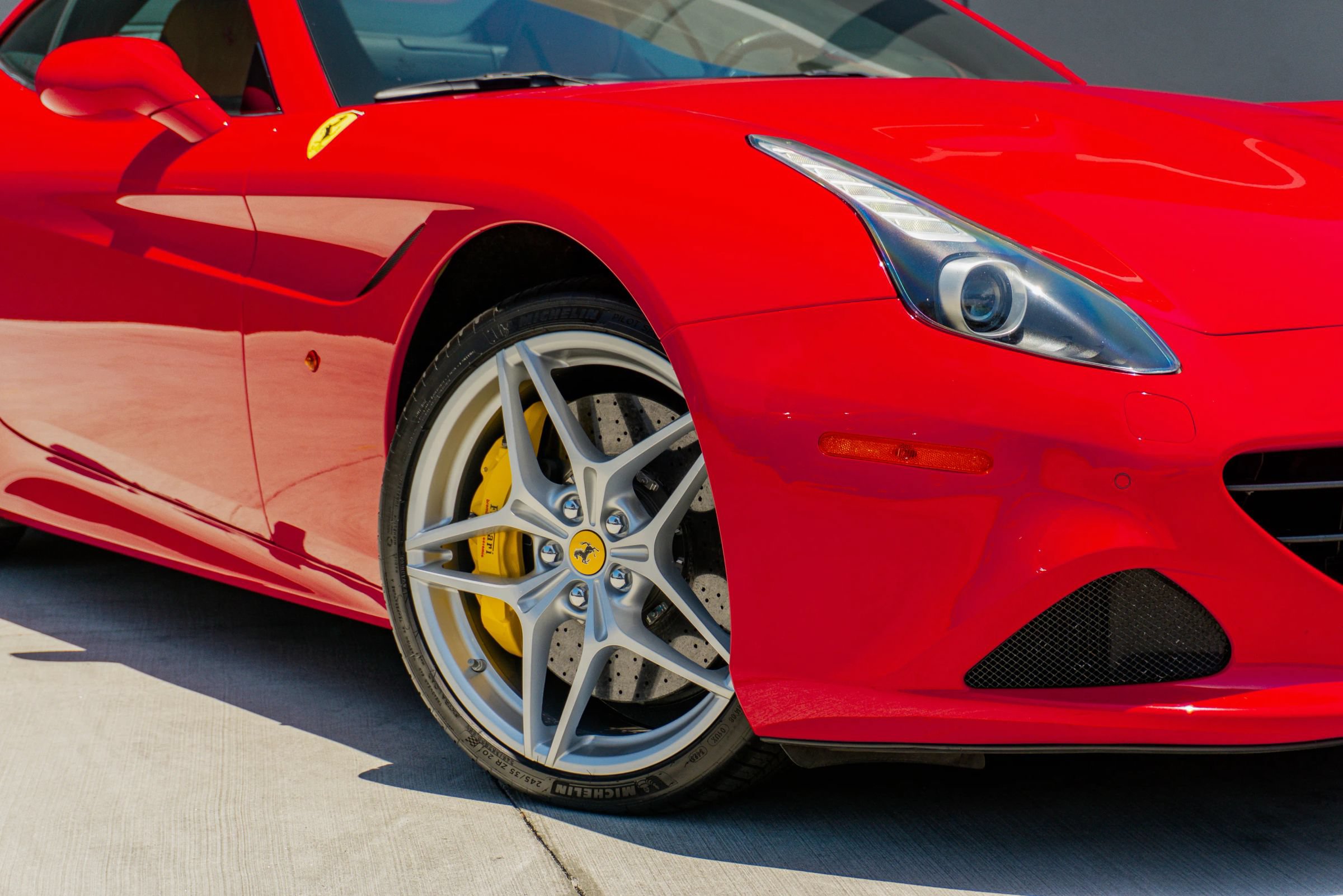 Used 2016 Ferrari California T RWD image 25