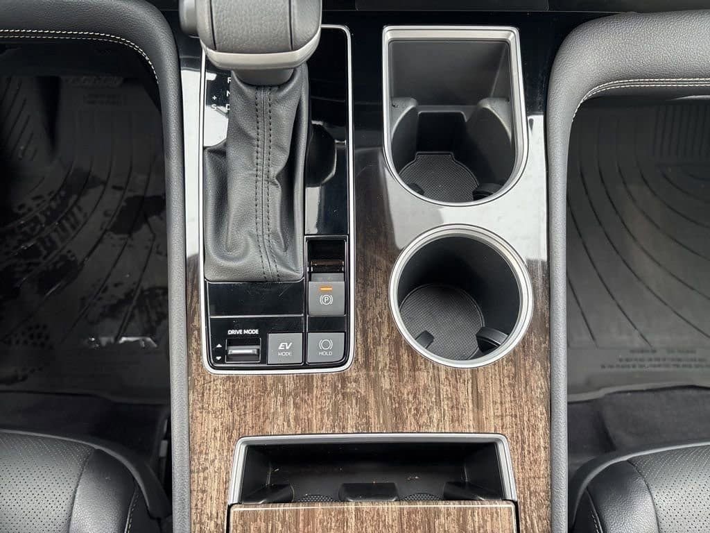 Used 2025 Toyota Sienna Limited image 24