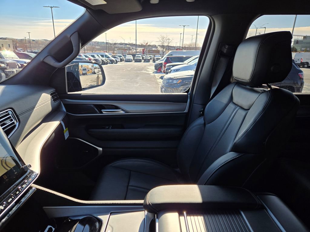 New 2026 Jeep Grand Wagoneer 4WD image 24