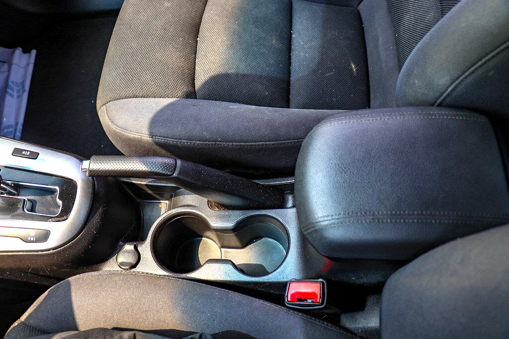 Used 2015 Chevrolet Cruze LT w/ Technology Package image 17