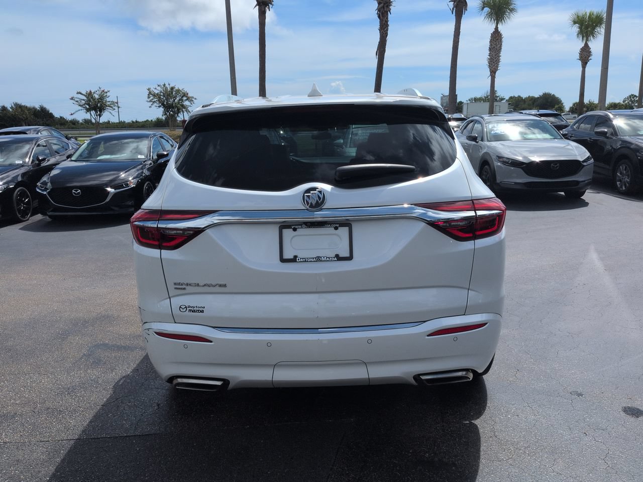 Used 2020 Buick Enclave Avenir w/ Avenir Technology Package AWD/4WD image 5