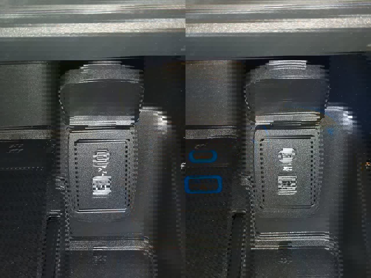 Used 2025 Ford Bronco Raptor w/ Interior Carbon Fiber Pack image 32