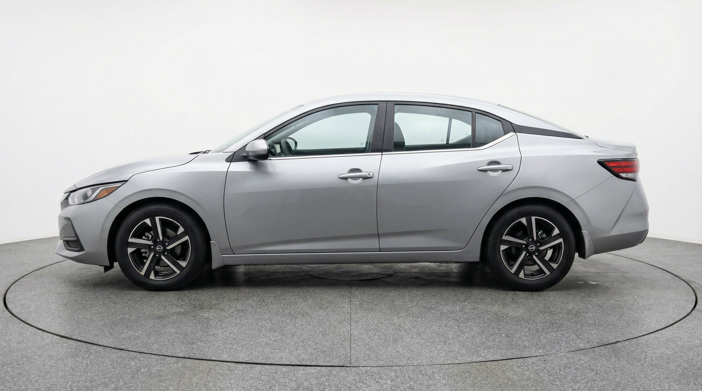 Used 2025 Nissan Sentra SV image 5